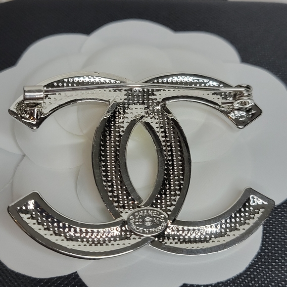 Crystal/pearl Silver CC Brooch - Picture 3 of 3